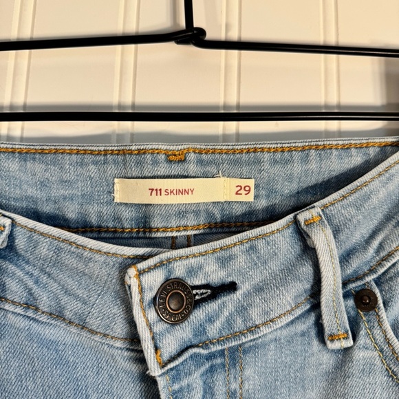 Levi’s 711 Skinny Women’s Jeans Light Wash Distressed Hem Size 29 - Picture 7 of 16
